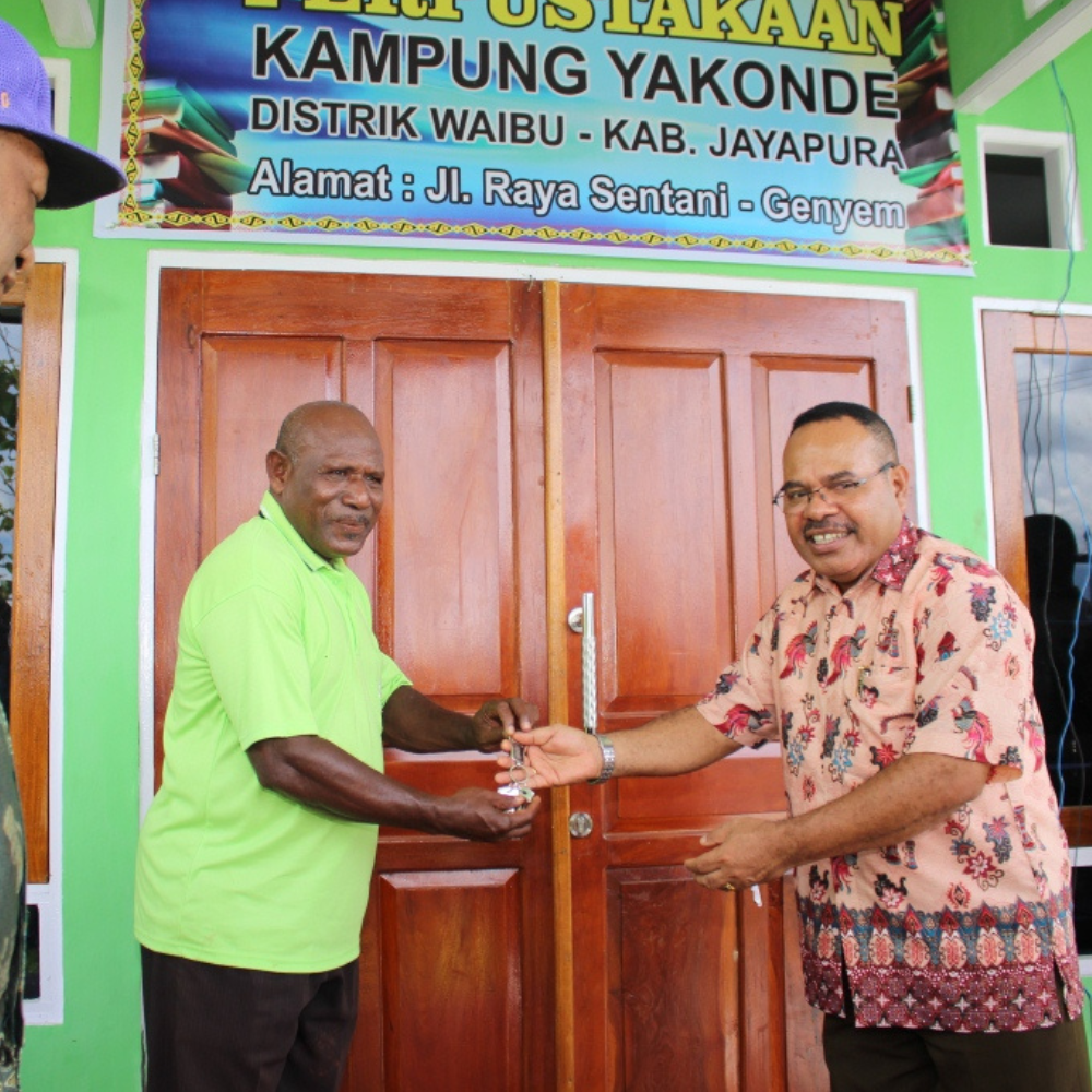 Pemprov Papua Serahkan Gedung Perpustakaan Kampung Yakonde